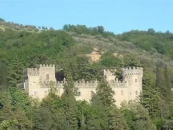 Castello Dell'oscano Feriegård *